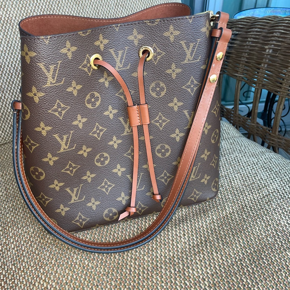 Authentic LOUIS VUITTON Monogram Neonoe MM in caramel